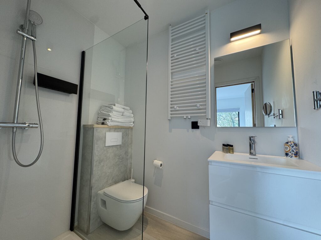 Ensuite badkamer vierpersoonkamer